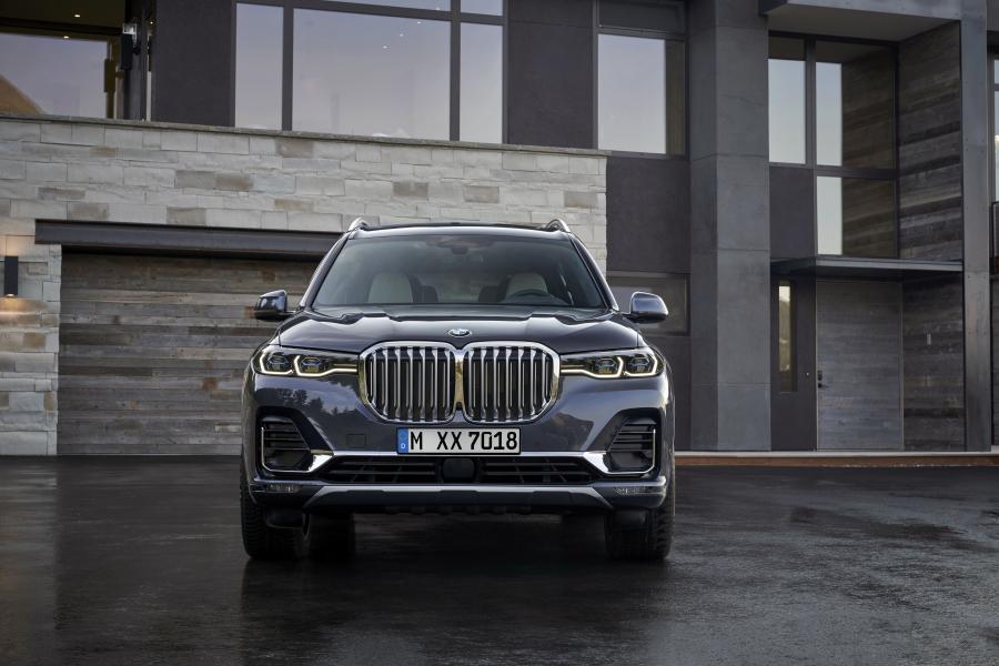  BMW X7 xDrive40i (G07) 2017 года  (WW) (фото 2 из 101)